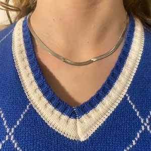 Adorable silver chain! Super cute and simple for layering.🌸